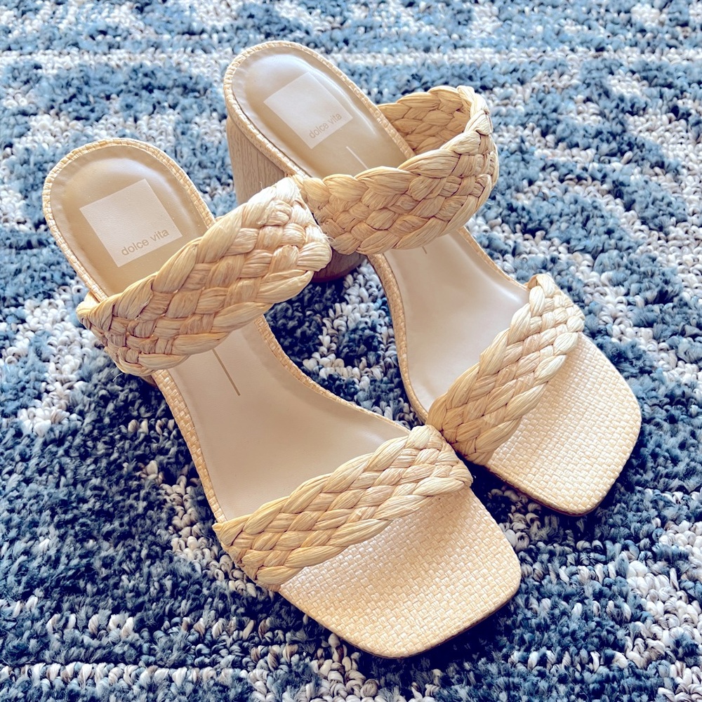 ⭐️REDUCED⭐️ NWOB Dolce Vita Natie sandal (Beige Raffia) (sz 9)